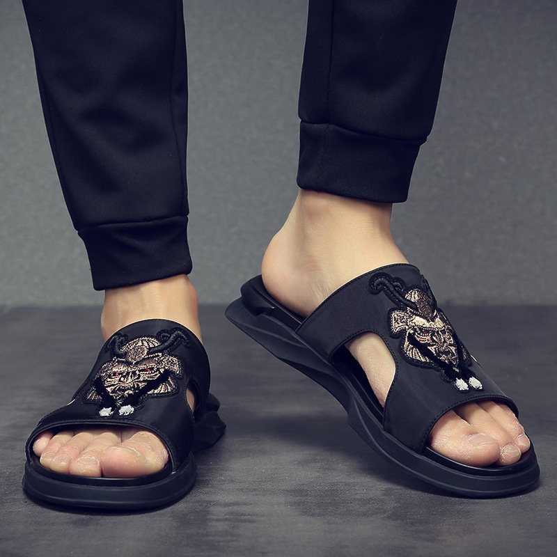 Spot trend 2021 summer men's embroidered cloth surface beach men's sandals open toe men's shoes wholesale